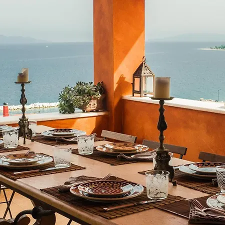 Luxury Hilltop 200m From The Beach *