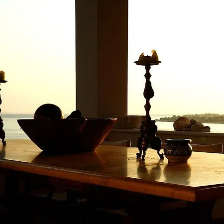 Luxury Hilltop 200m From The Beach 别墅